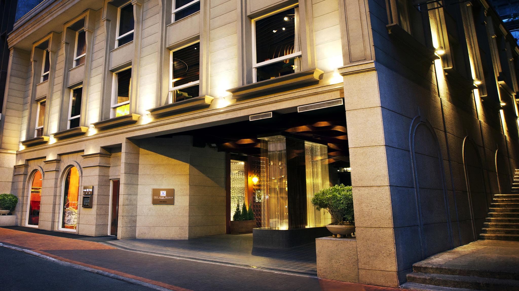 Hotel The Luxe Manor